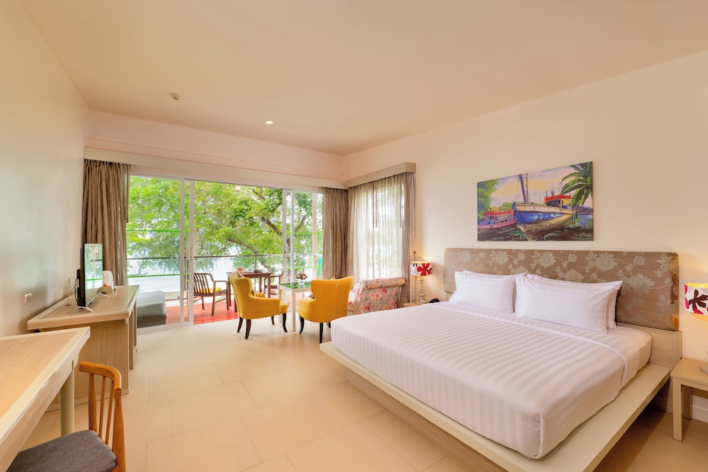 PREMIER, BEACH FRONT
