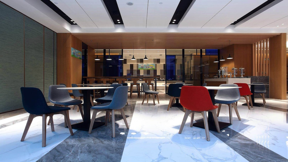 HOLIDAY INN EXPRESS XI'AN QUJIANG SOUTH 49/67