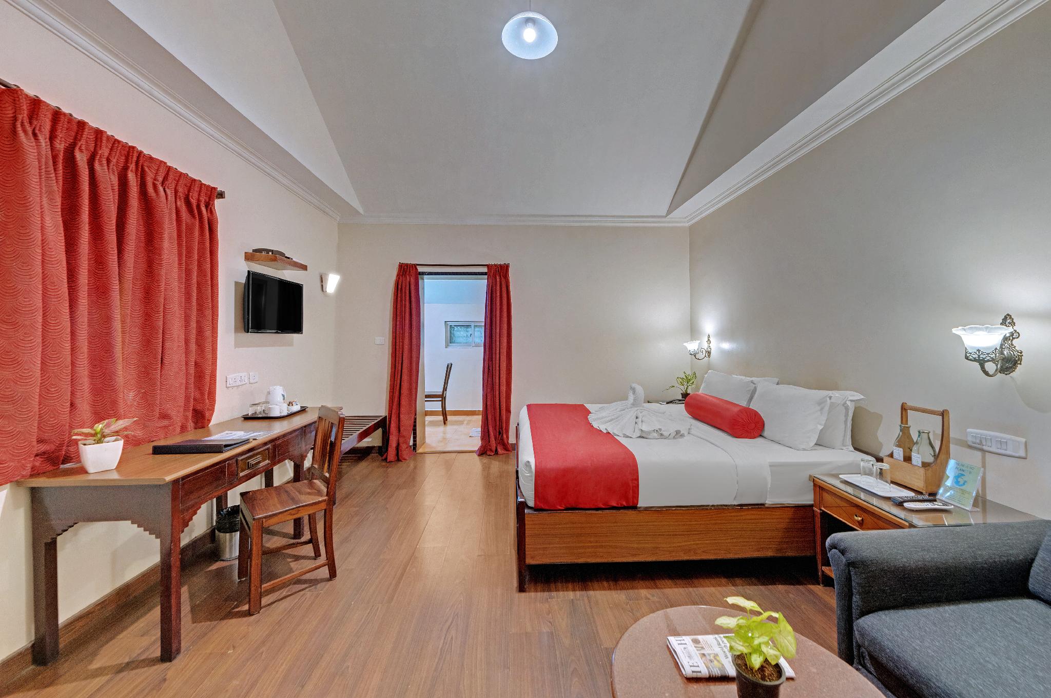 Deluxe, Double Bed, Street Side View