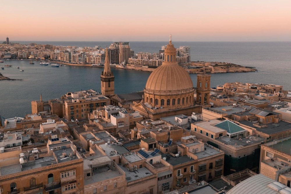 EMBASSY VALLETTA 63/63