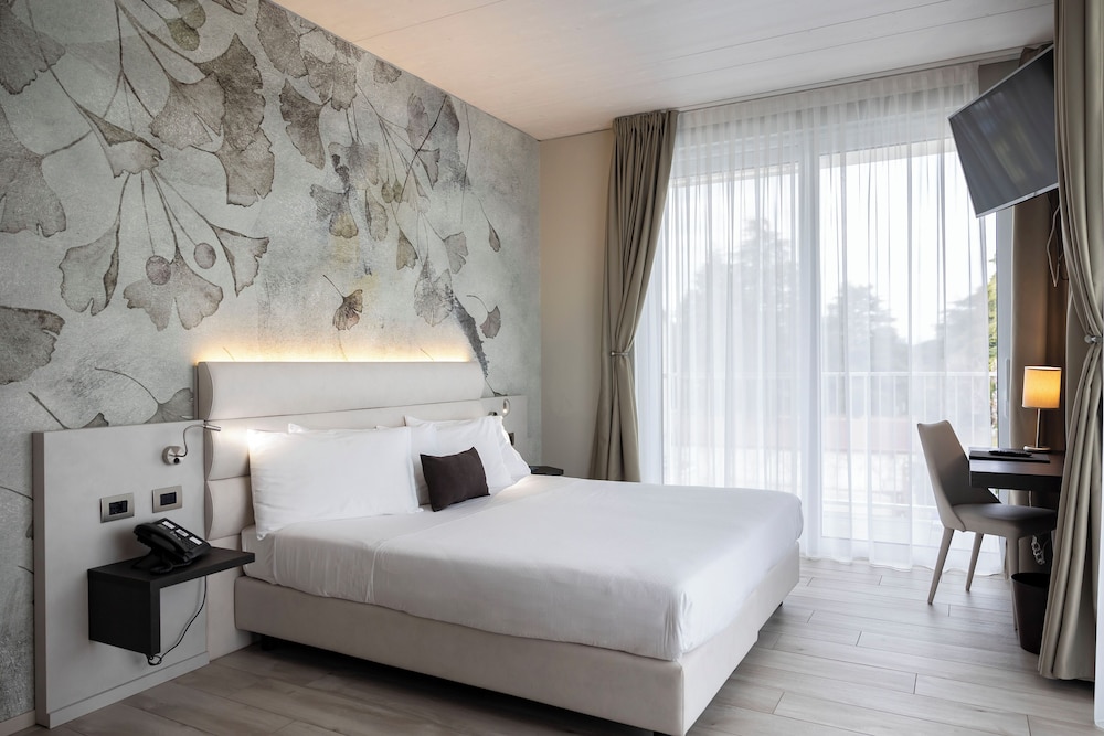 Vision Hotel 12/50