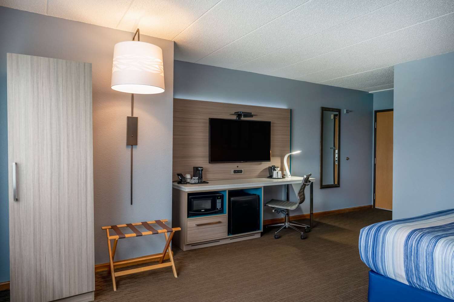 AmericInn by Wyndham Eau Claire 8/28