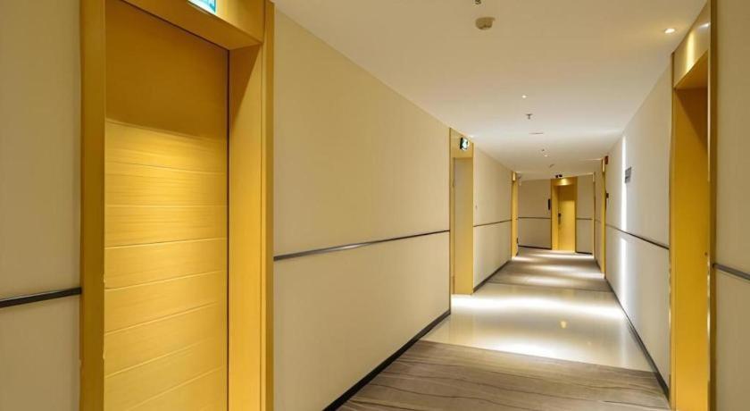 City Comfort Inn(Wuhan Caician Square Branch) 36/54