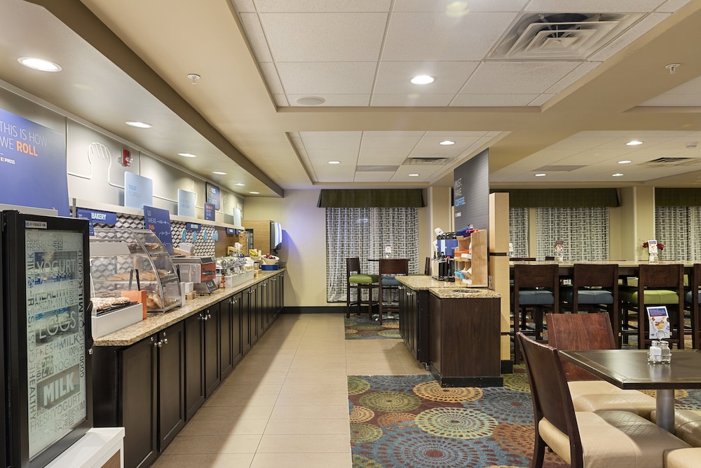 Holiday Inn Express Bloomington West 46/68