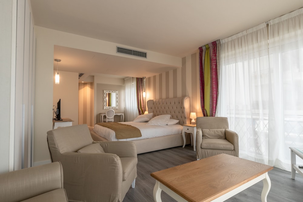La Dolce Vita Hotel 19/30