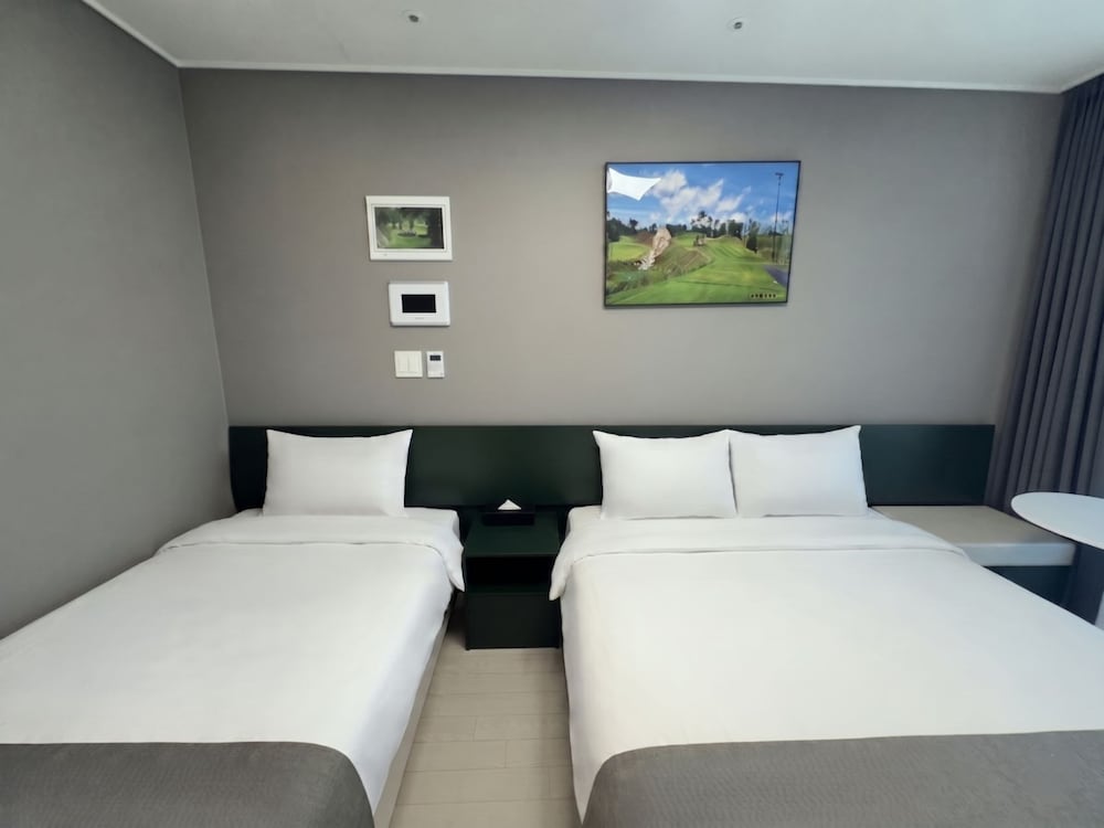 غرفة سوبيريور بسريرين منفصلين وسرير مزدوج وسرير فردي، Bella Stay Hotel Chuncheon 4/10