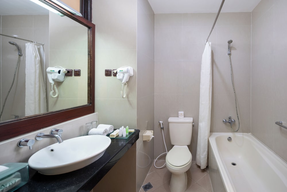 Adi Dharma Hotel Kuta 65/67