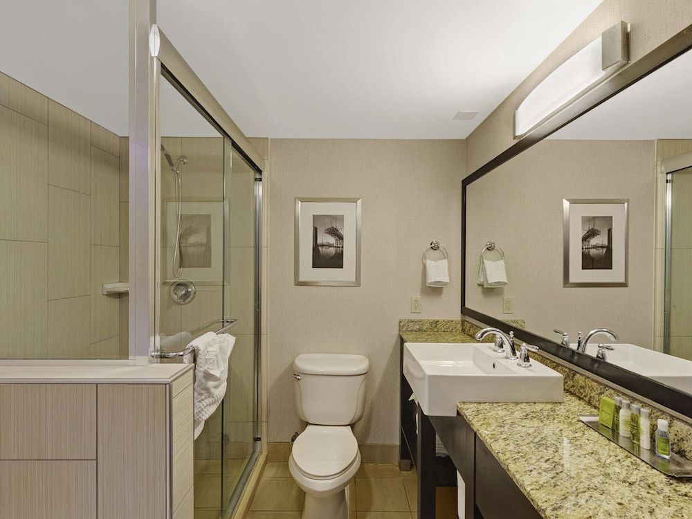 DoubleTree by Hilton Cleveland Downtown Lakeside 24/67