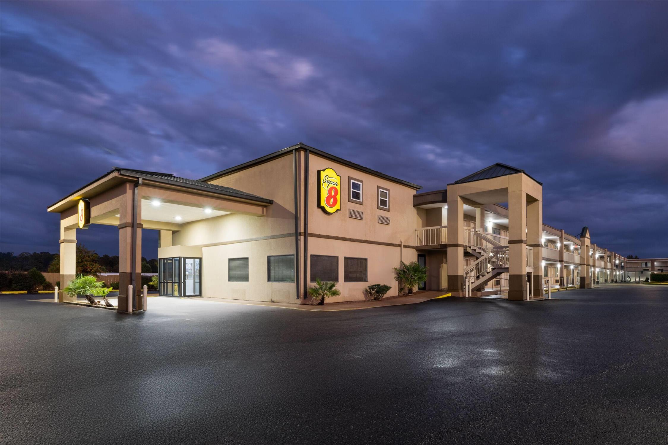 Super 8 By Wyndham Macon West 3/26