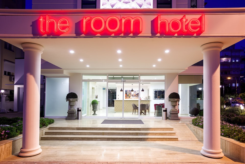 The Room Hotel & Apartments 9/63
