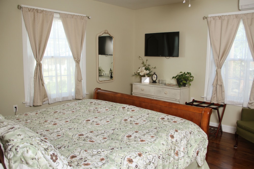 غرفة ديلوكس بسرير كينج، The Oaks Bed and Breakfast 2/2