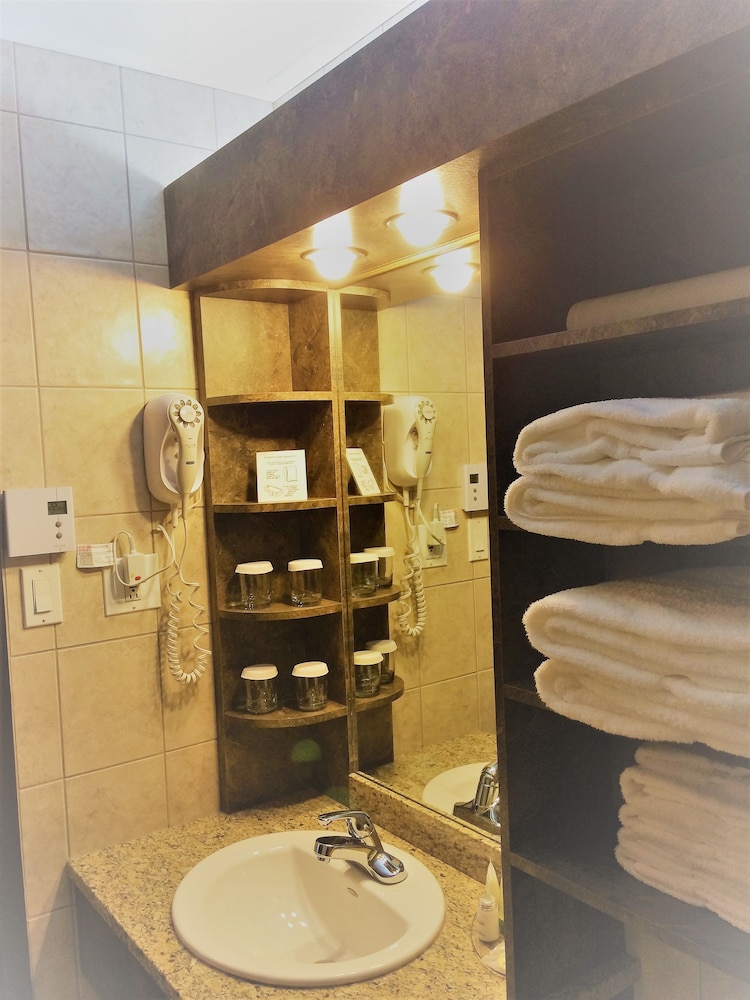 L'escale Hotel Suites 42/55