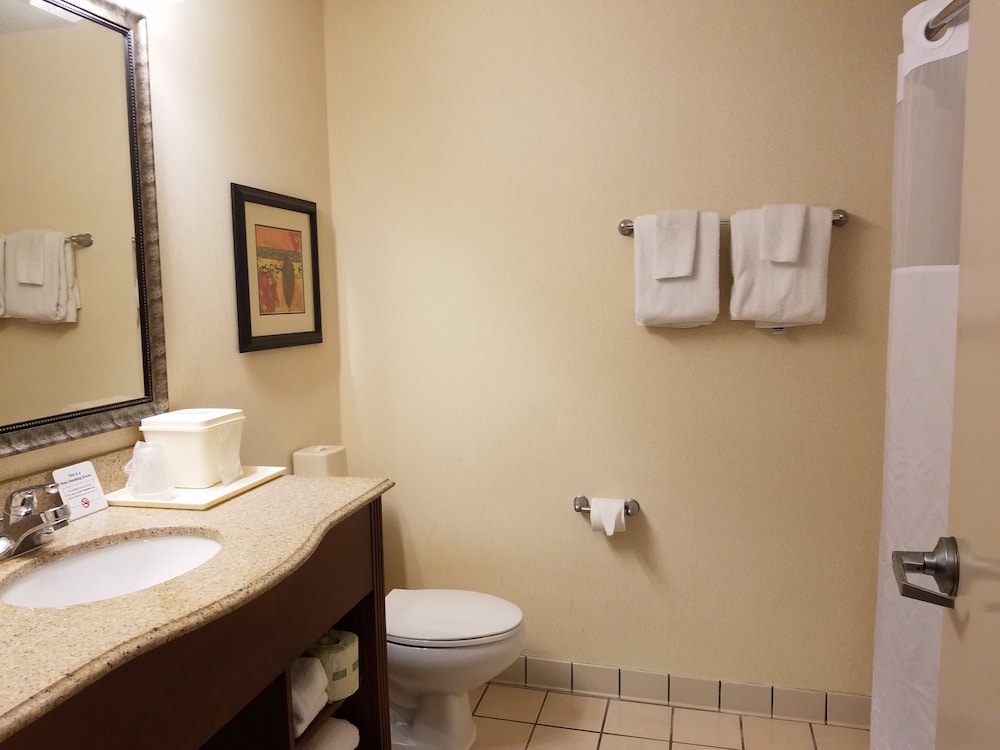 Quality Suites Paducah KY 55/57