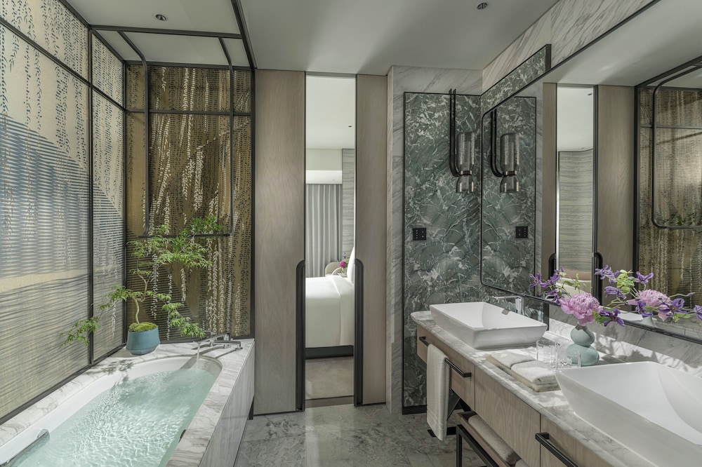 Four Seasons Hotel Hangzhou at Hangzhou Centre 55/55