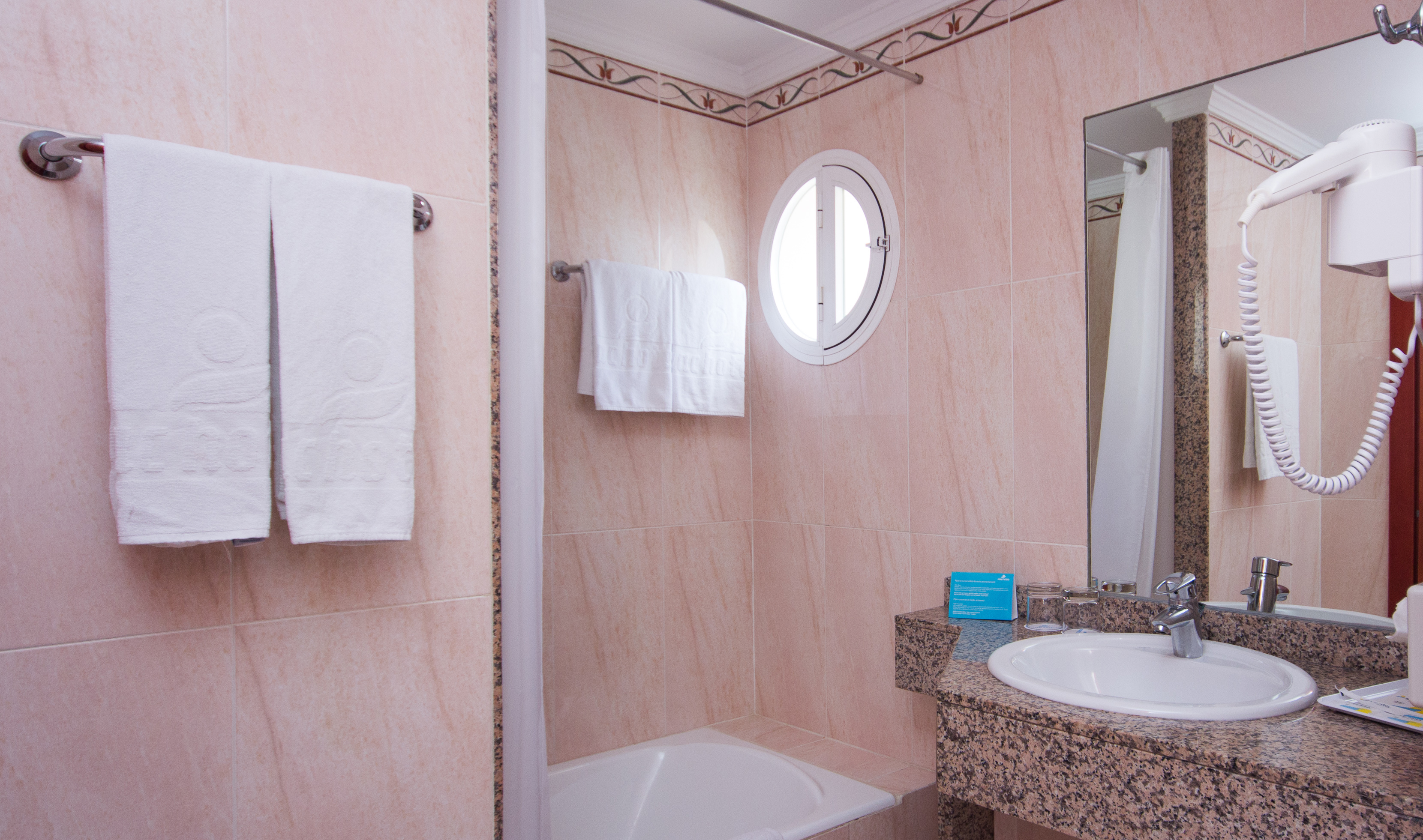 Room, Single, Double Bed, Hotel Mac Puerto Marina 2/2