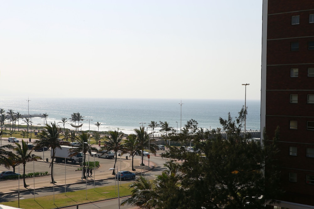 Pavilion Hotel & Conference Centre 30/35