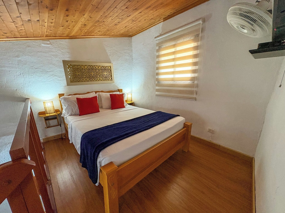 MEZZANINE, ECONOMY, DOUBLE BED