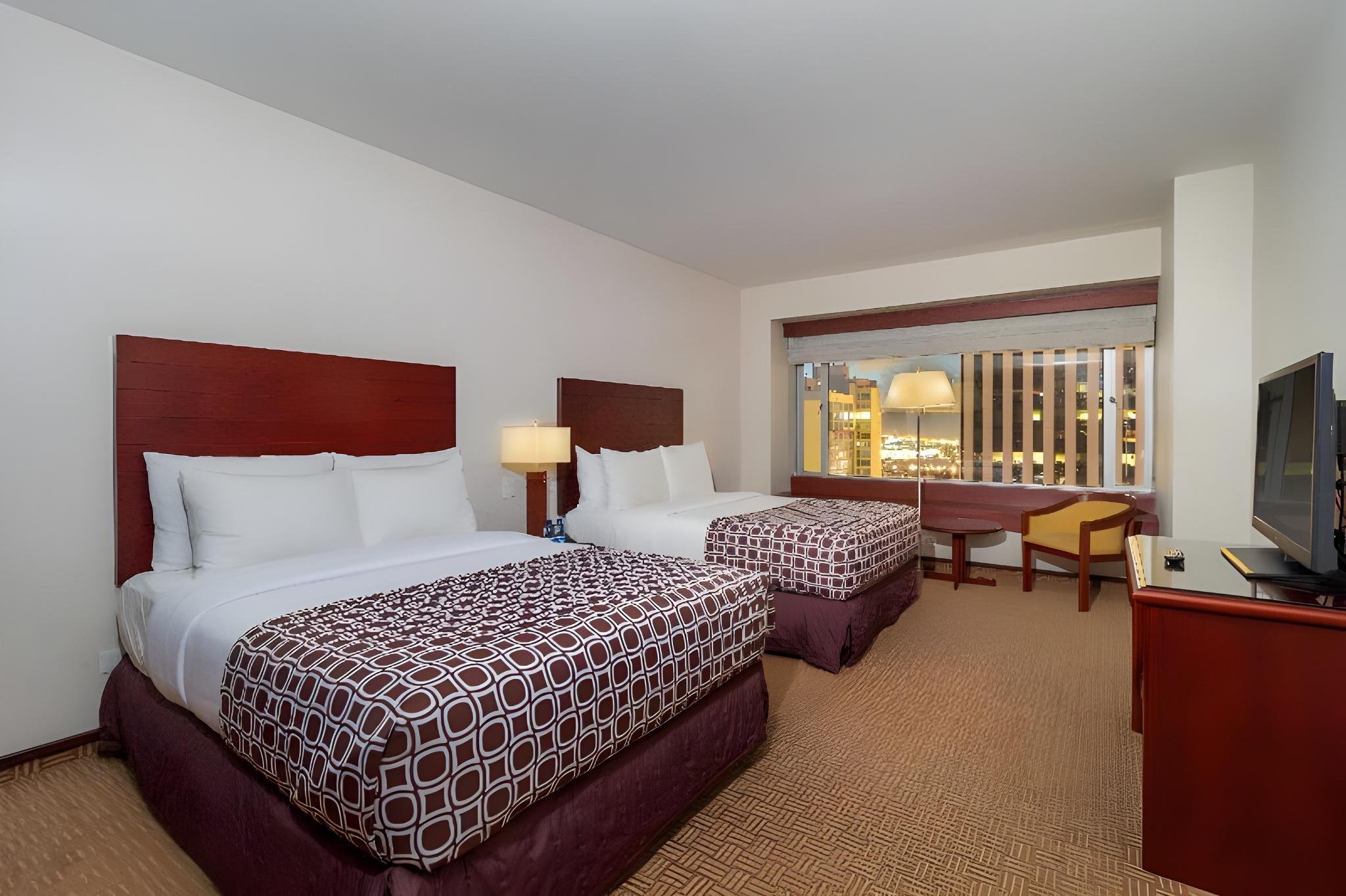 Master, Suite, Twin Beds