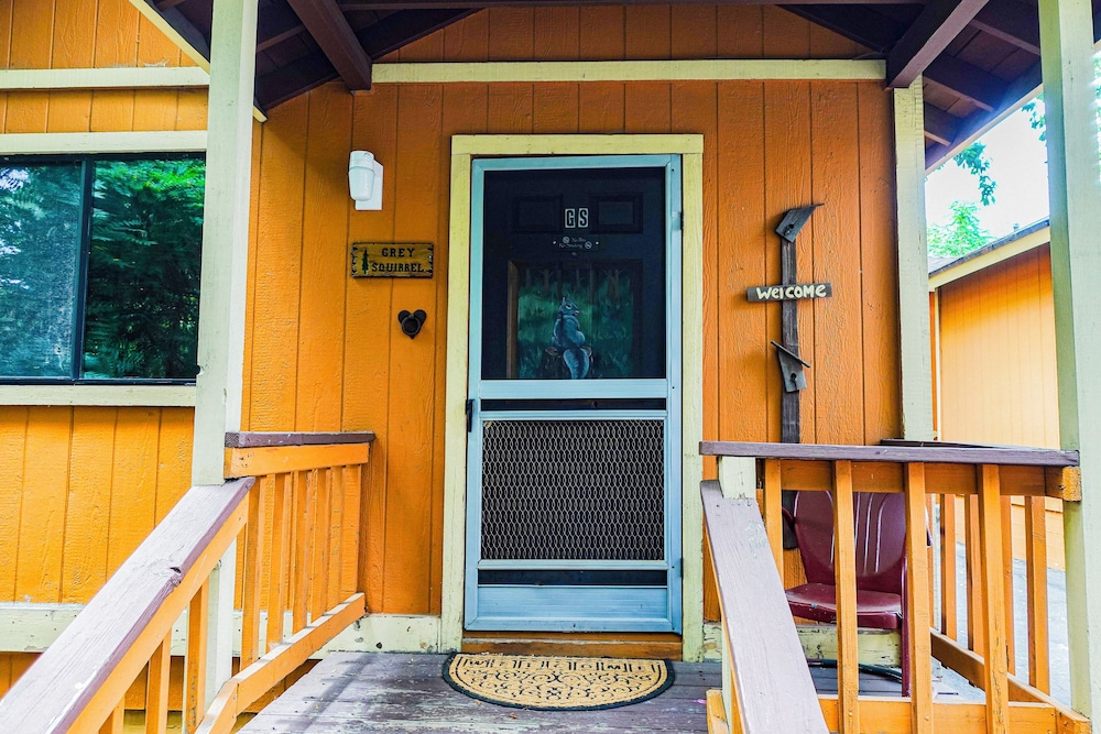 Sleepy Hollow Cabins and Hotel 12/50