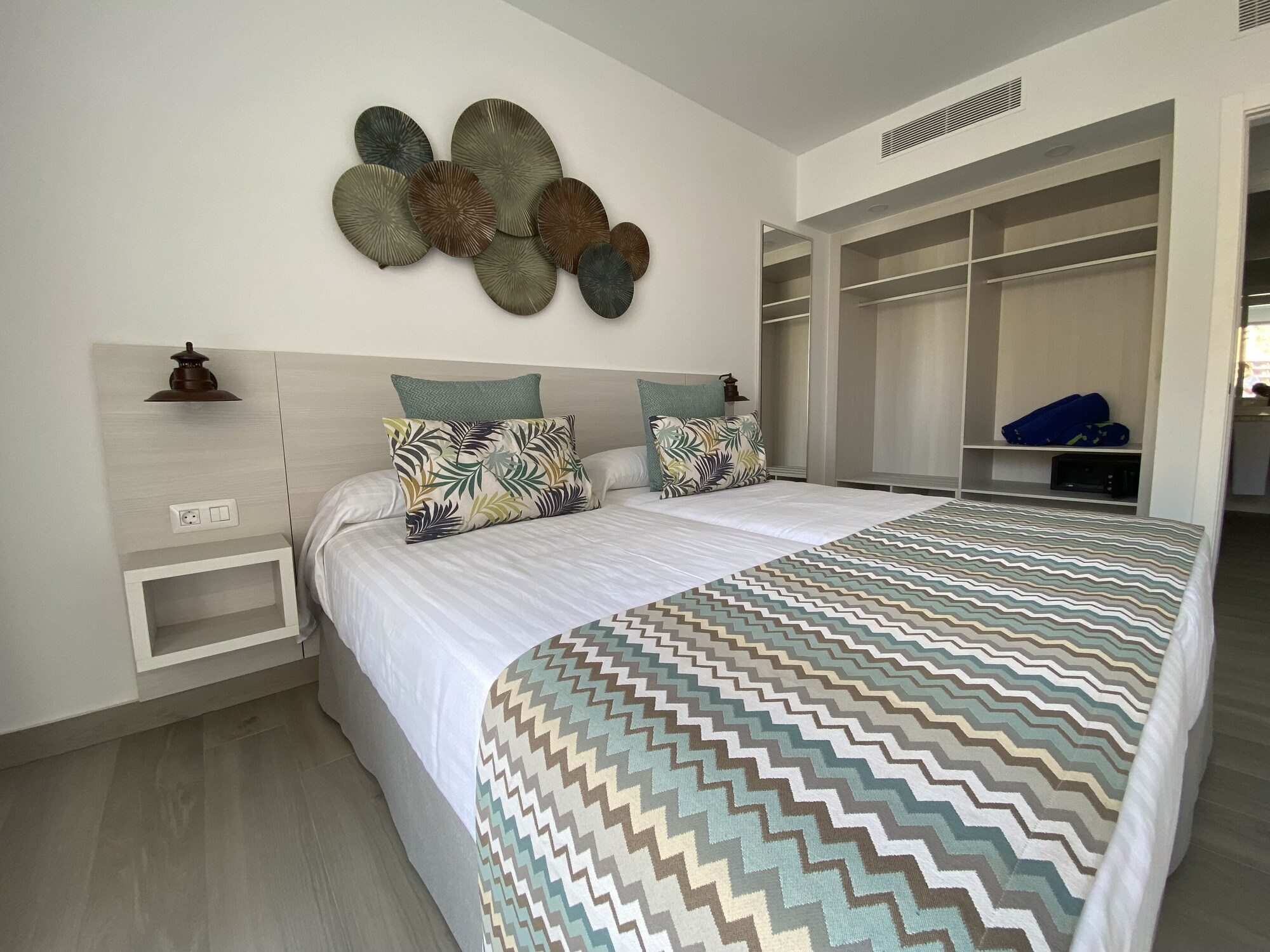 1 Bedroom, Apartment, Single, Twin Beds, 2 Sofa, Cordial Magec Taurito 2/5