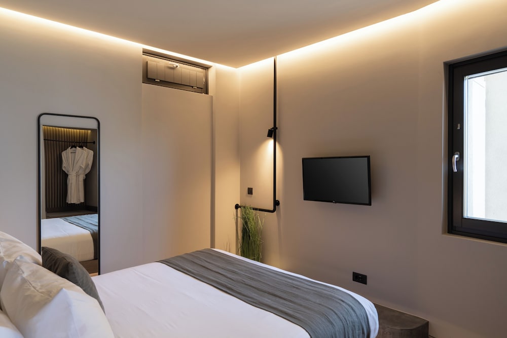 Apikia Santorini Suites - Adults Only 19/85
