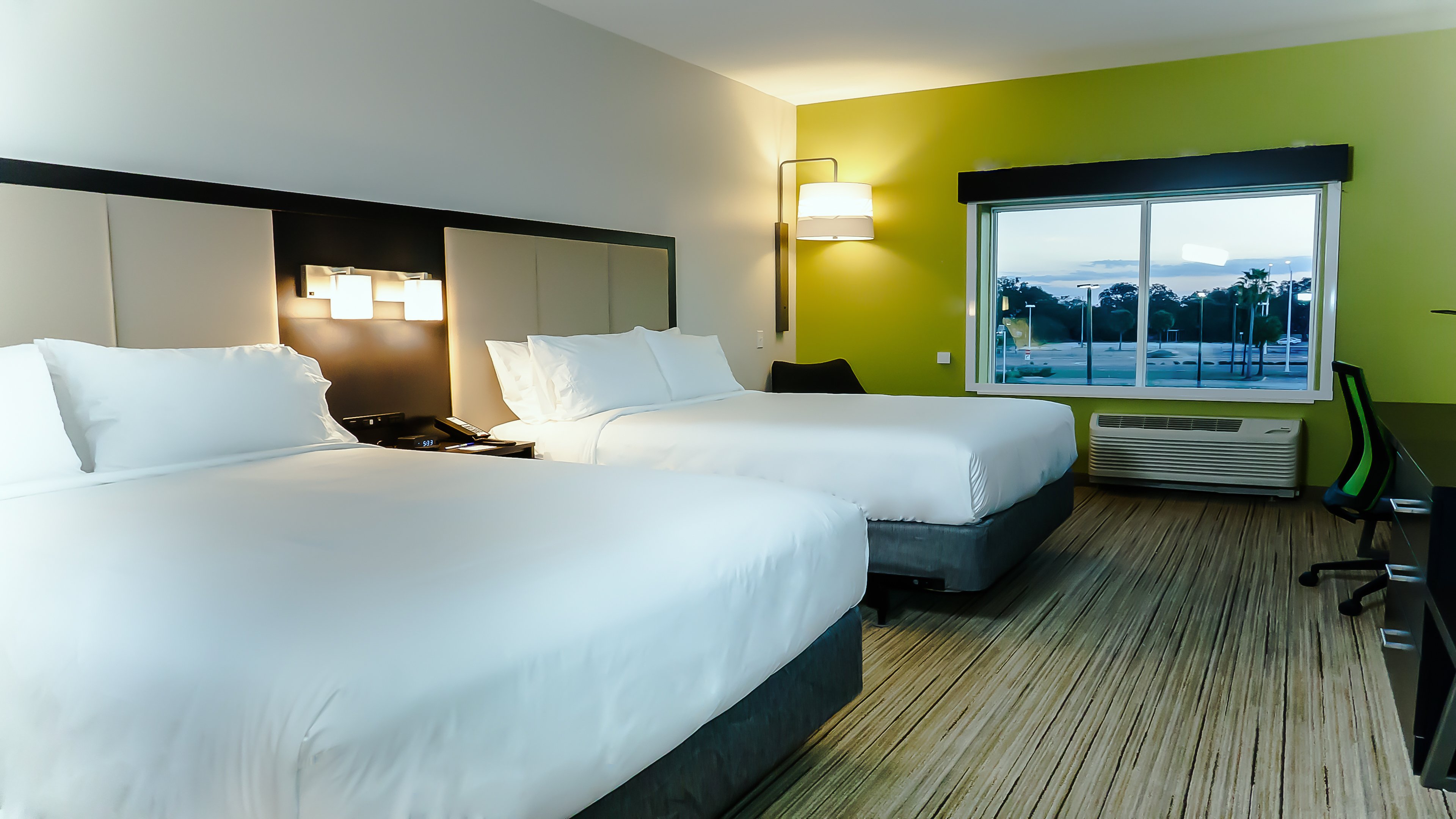 Holiday Inn Express Suites Tampa East Ybor City 14/56