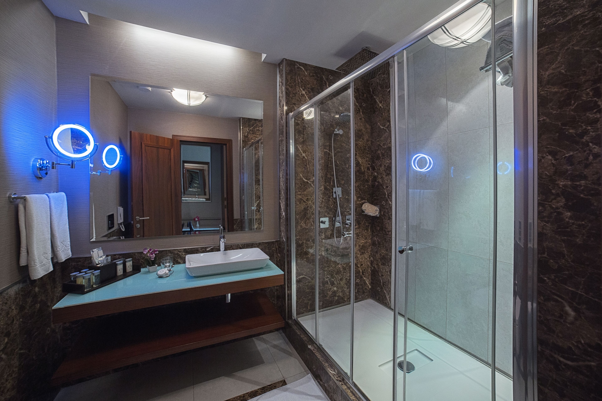 غرفة قياسية بسريرين منفصلين، Borjomi Likani Hotel, Borjomi 3/4