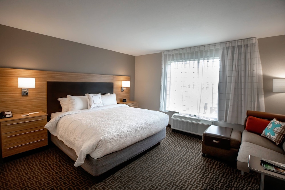 STUDIO, KING BED, SOFA, ACCESSIBLE