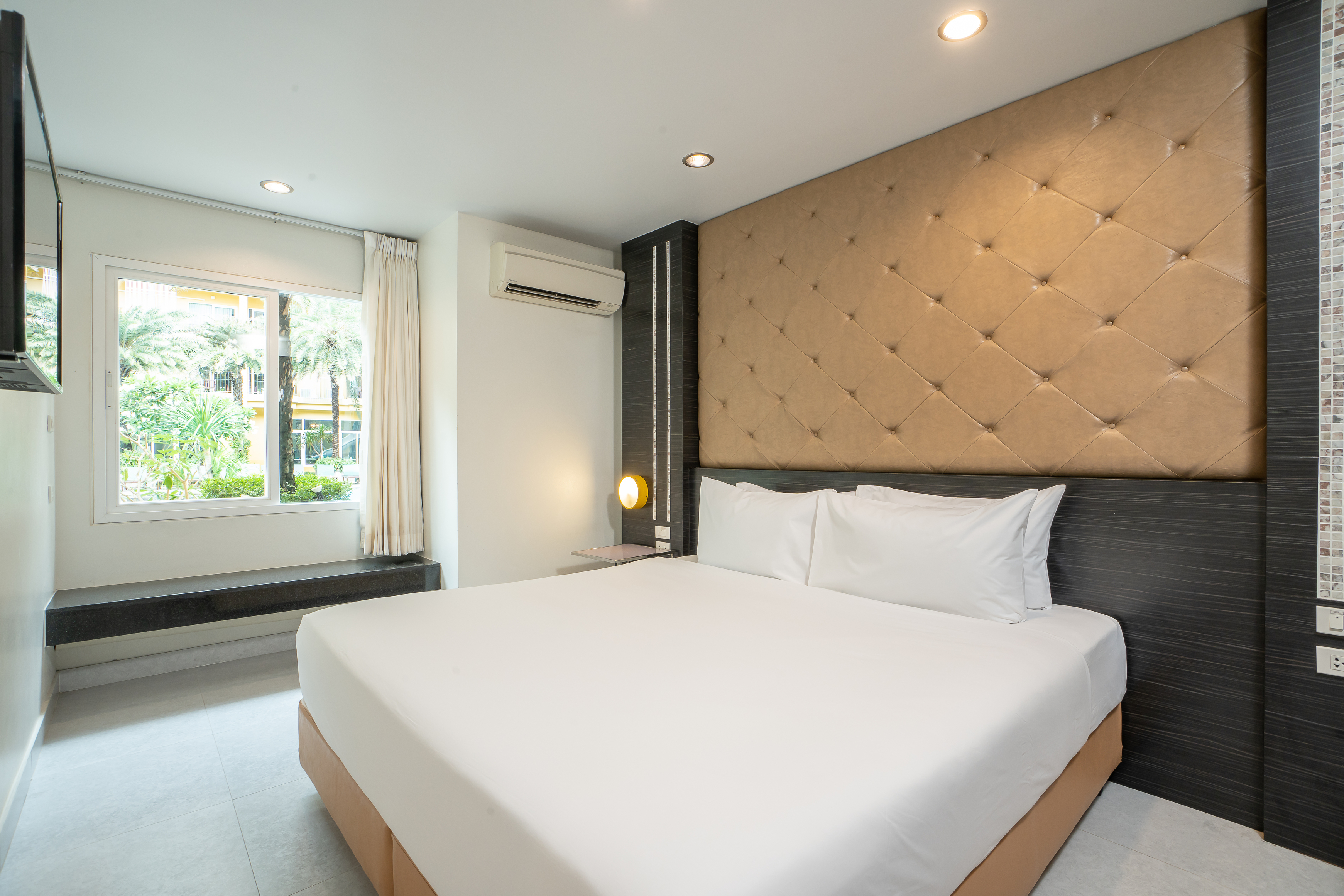 Grand, Suite, Pool Access