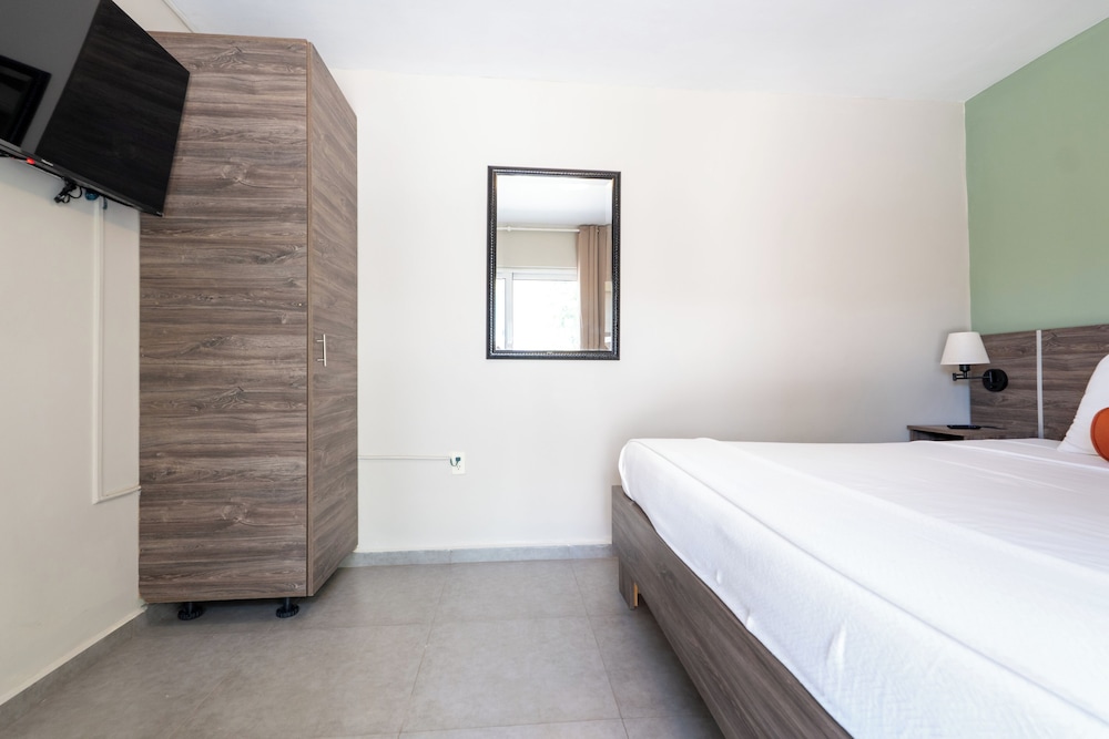 2 Bedrooms, Superior, King and Queen Bed, Resort View، Delynne Boutique Hotel 6/10