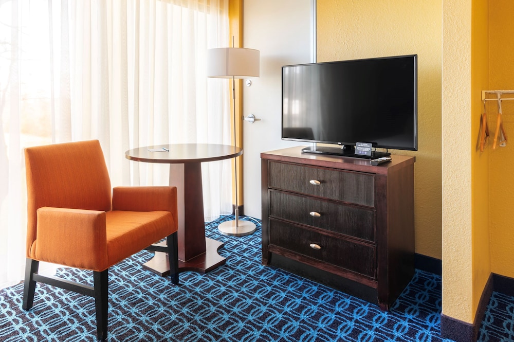 Chester Inn & Suites OH 17/27