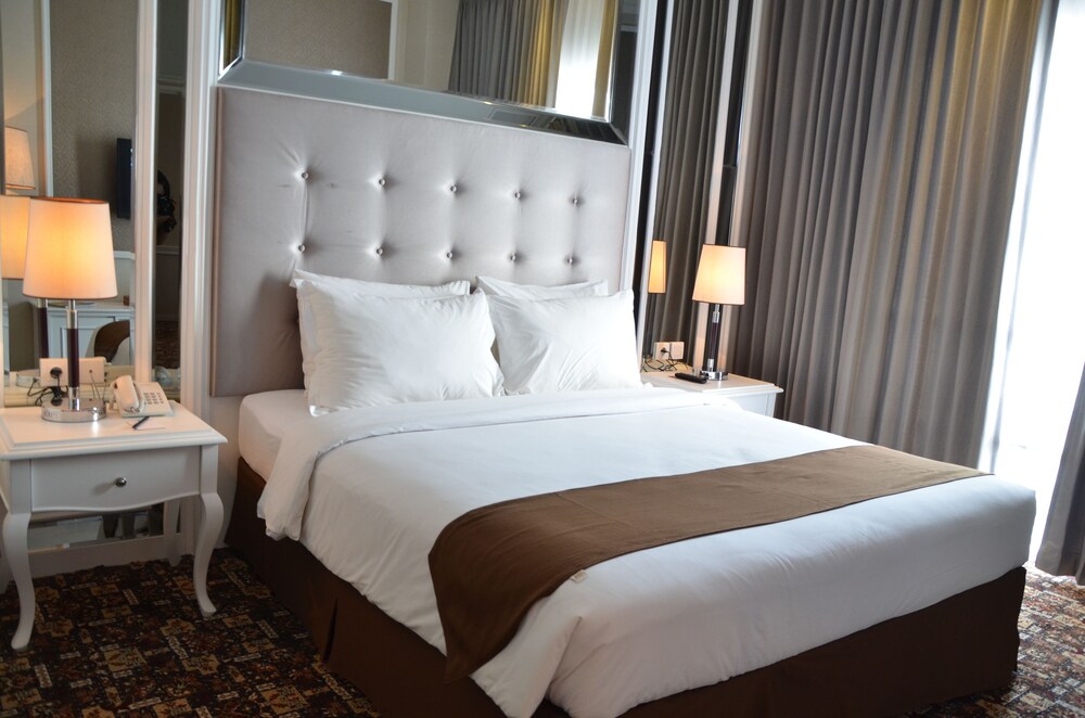 Golden Tulip Legacy Surabaya 12/31