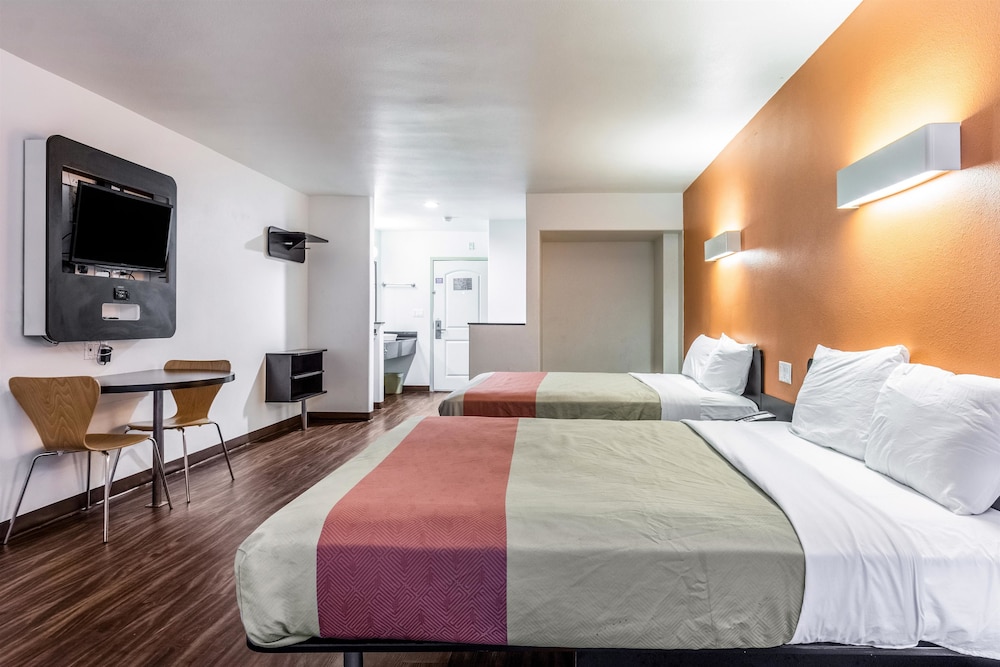Motel6 Oceanside, CA - Marina 18/32