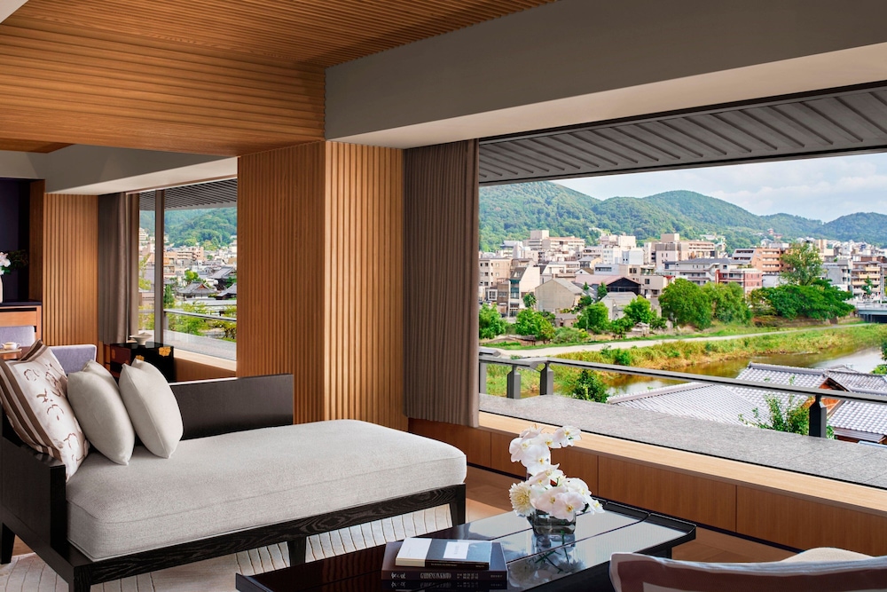 جناح ركني بسريرين منفصلين بإطلالة على المدينة، The Ritz Carlton Kyoto 4/5