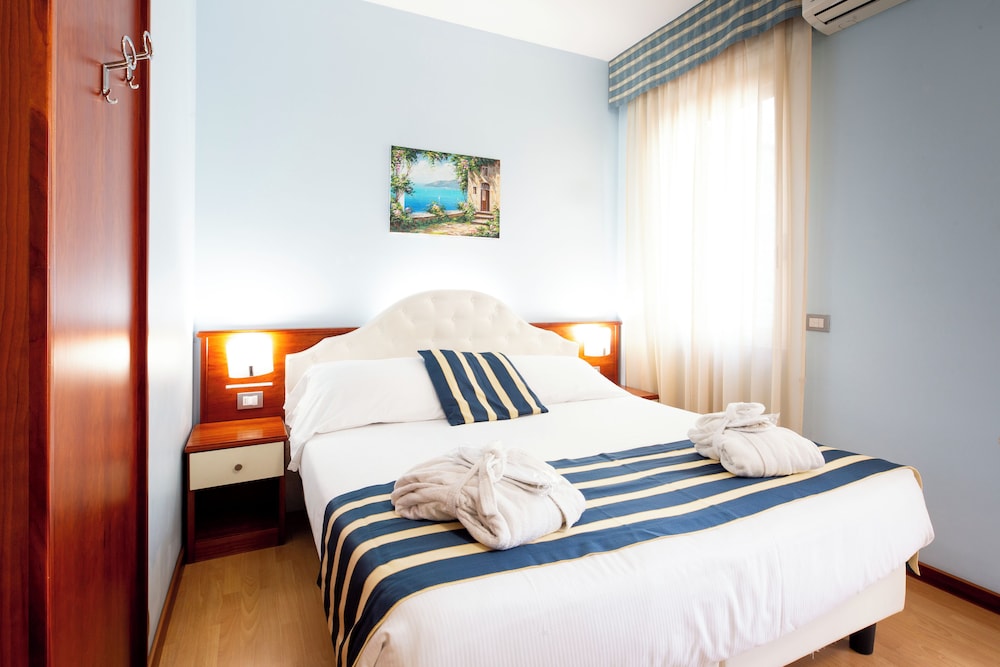 Smart, Apartment, Queen Bed