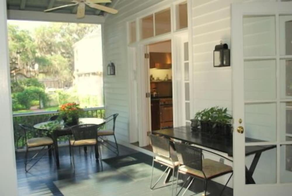 Rhett House Inn 24/50