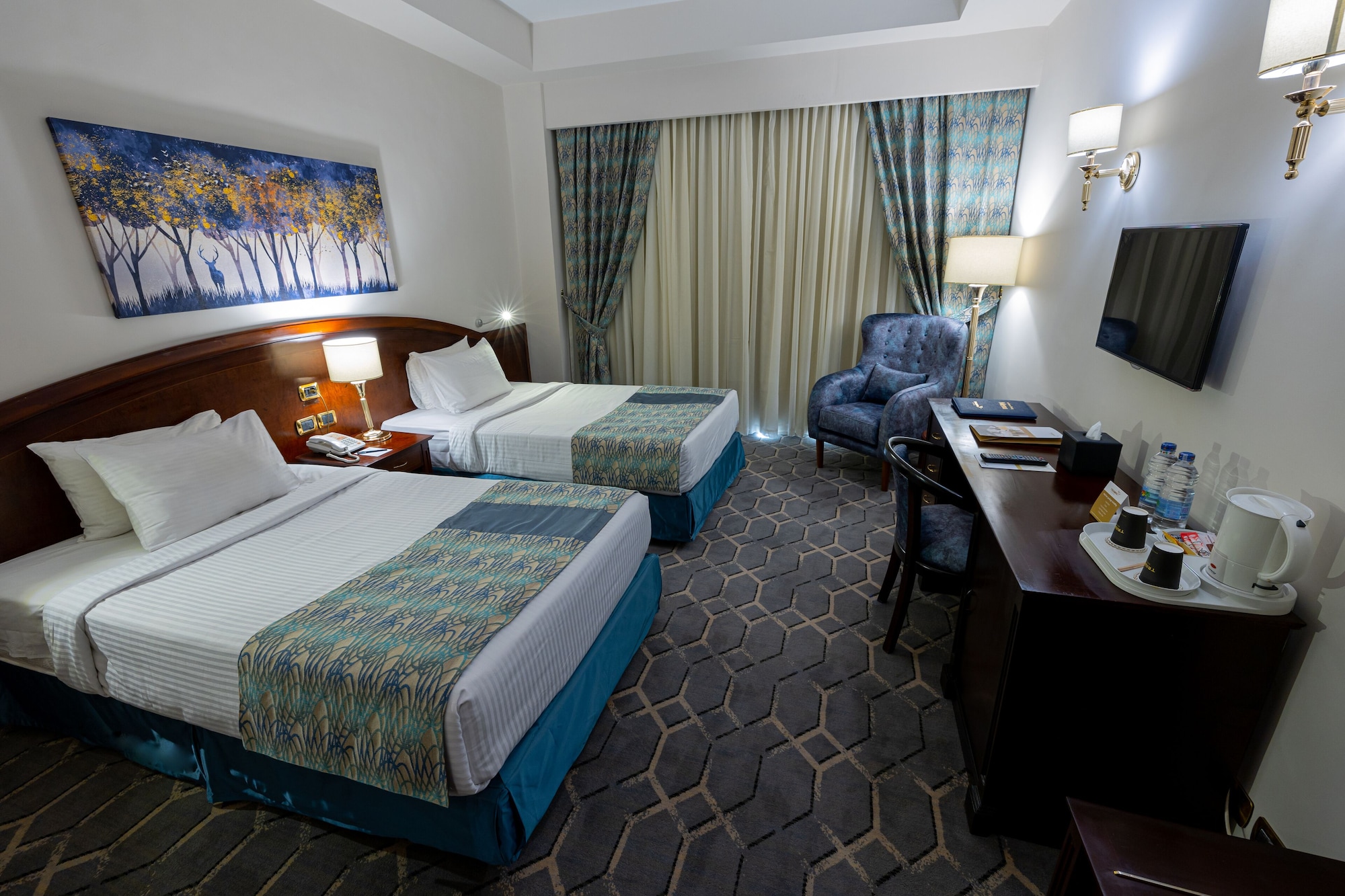DELUXE, TWIN BEDS, SMOKING
