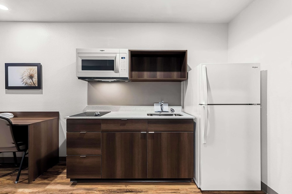 WoodSpring Suites Corona 14/23