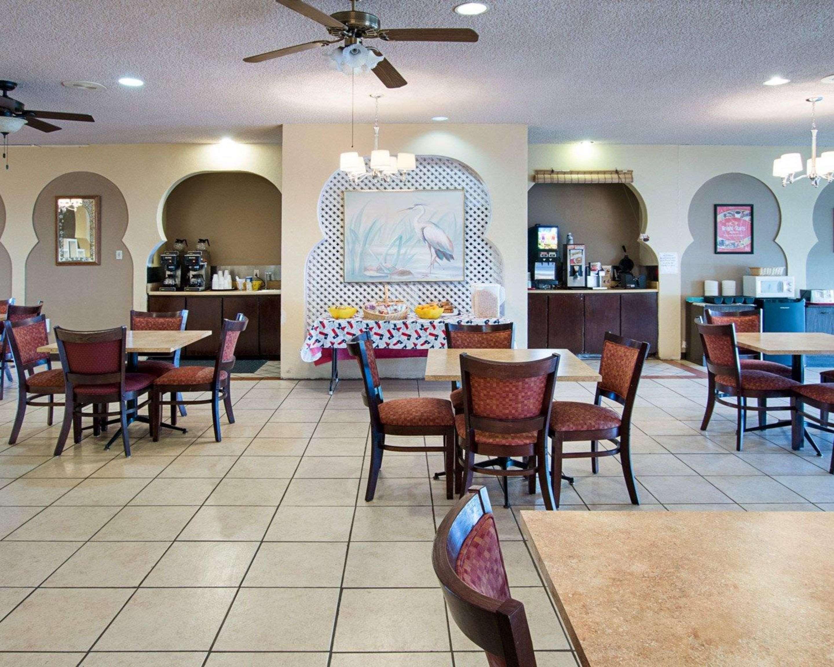 Econo Lodge San Angelo 14/19