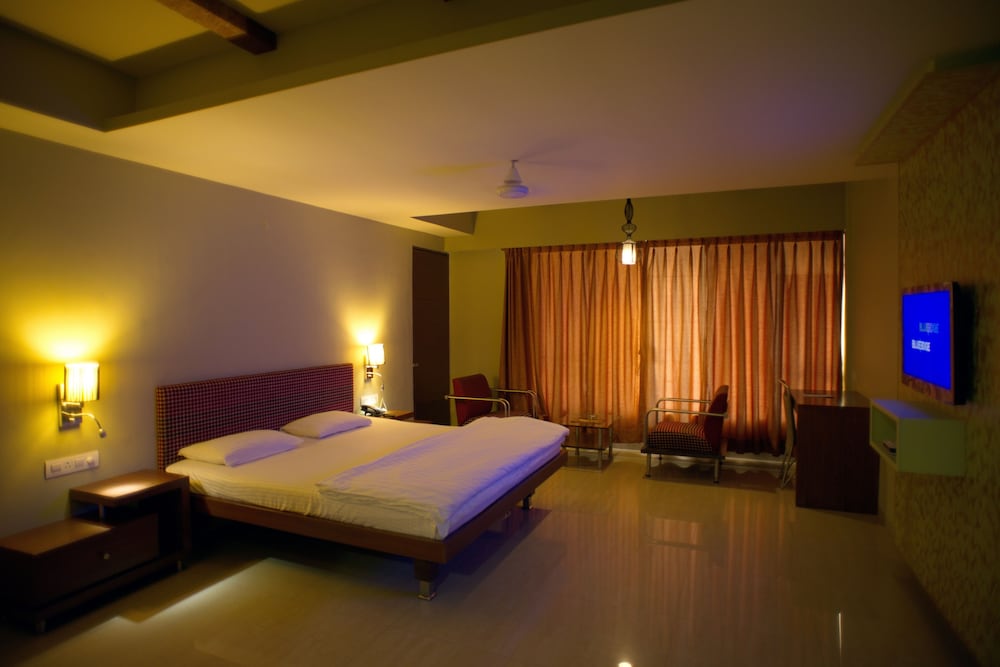 PLATINUM INN HOTEL 11/46