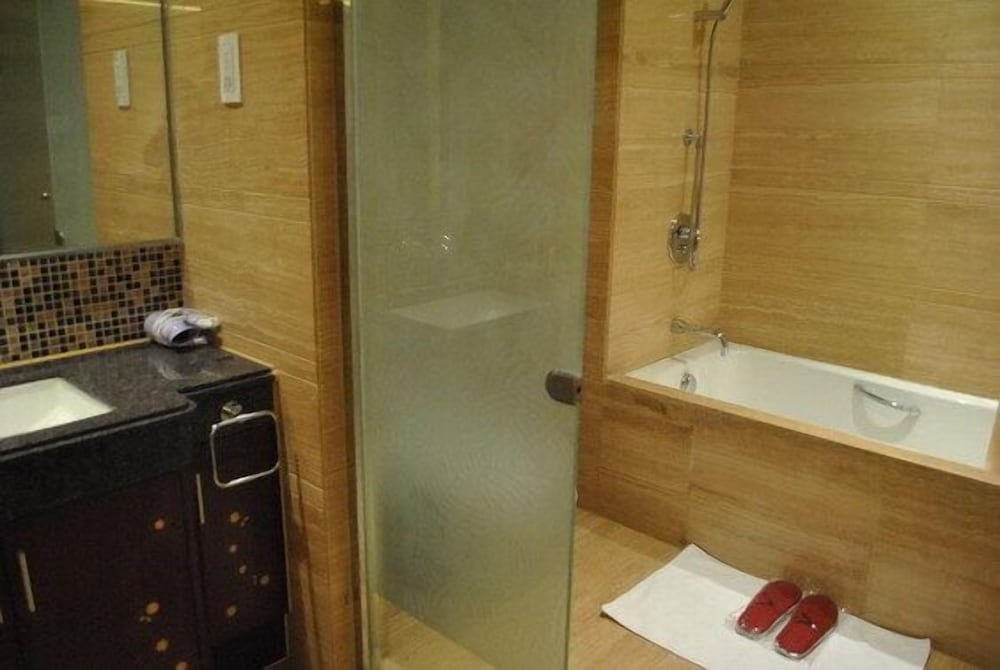 Shanghai ZiYuan Service Apartment 55/61