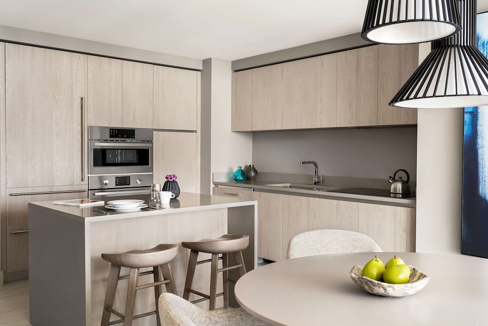 Hyde Beach House 50/63