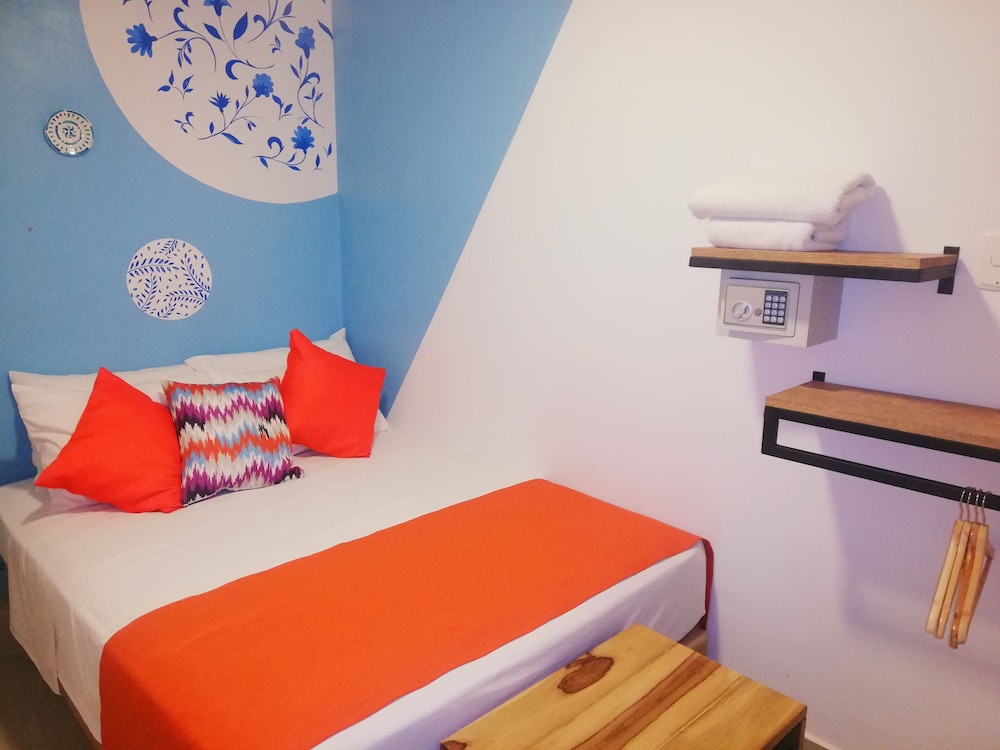Ethnic Thematic Hotel 18/50