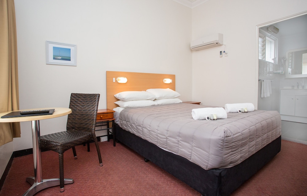 COWRA MOTOR INN 18/65