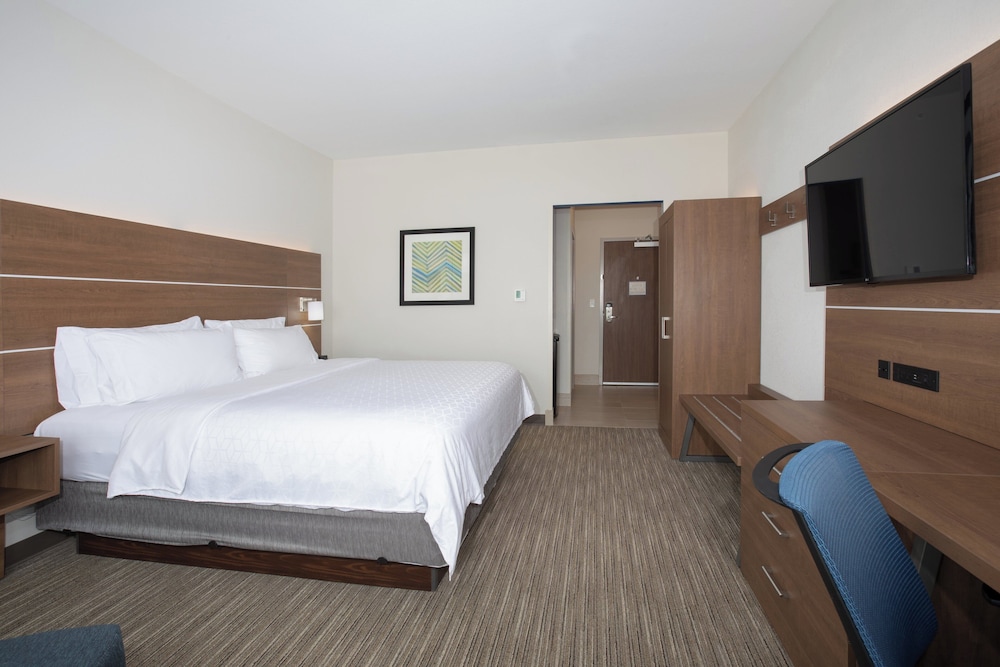 Holiday Inn Express & Suites Goodland I-70 8/45
