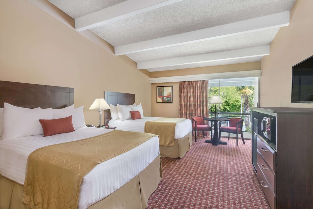 Travelodge By Wyndham Lakeland 25/55