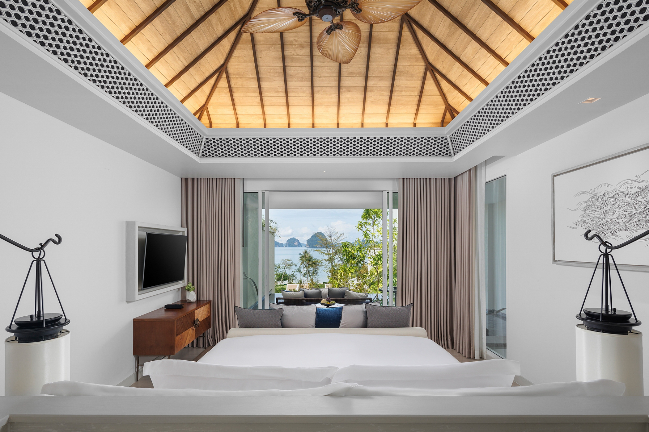 PARTIAL OCEAN POOL SUITE