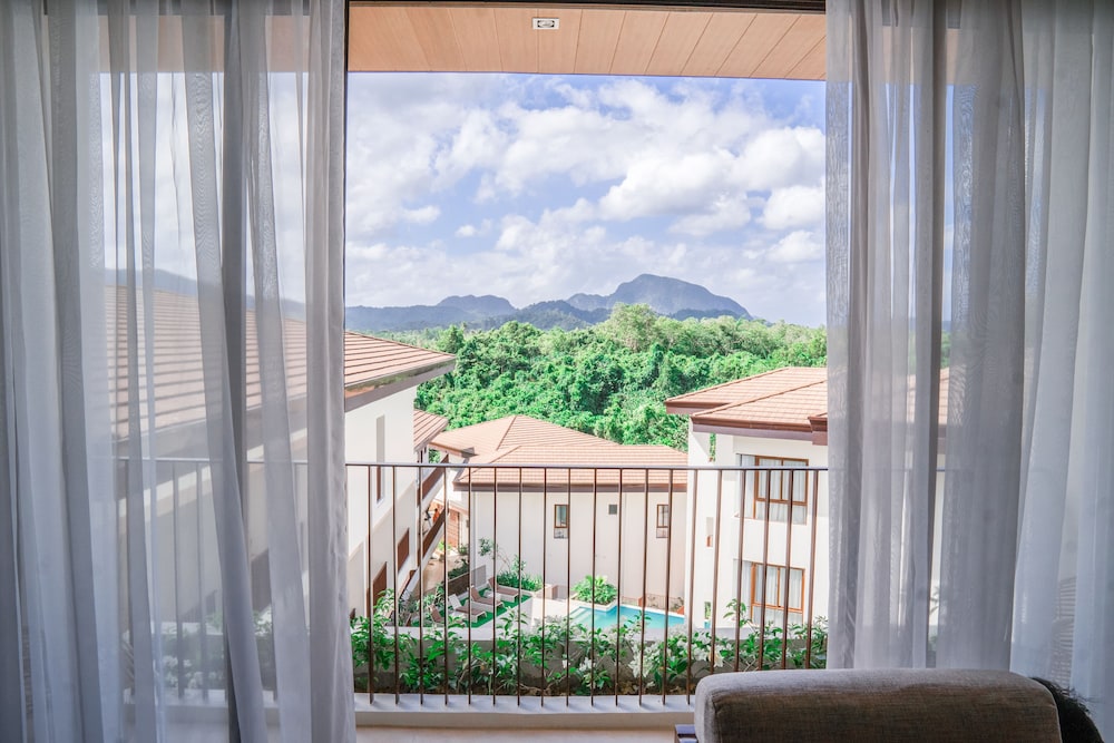 Charlie's El Nido 7/50