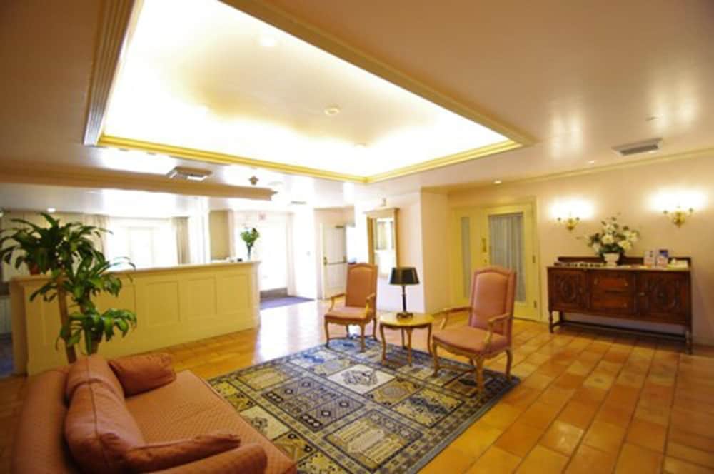 Woodcrest Hotel 6/21