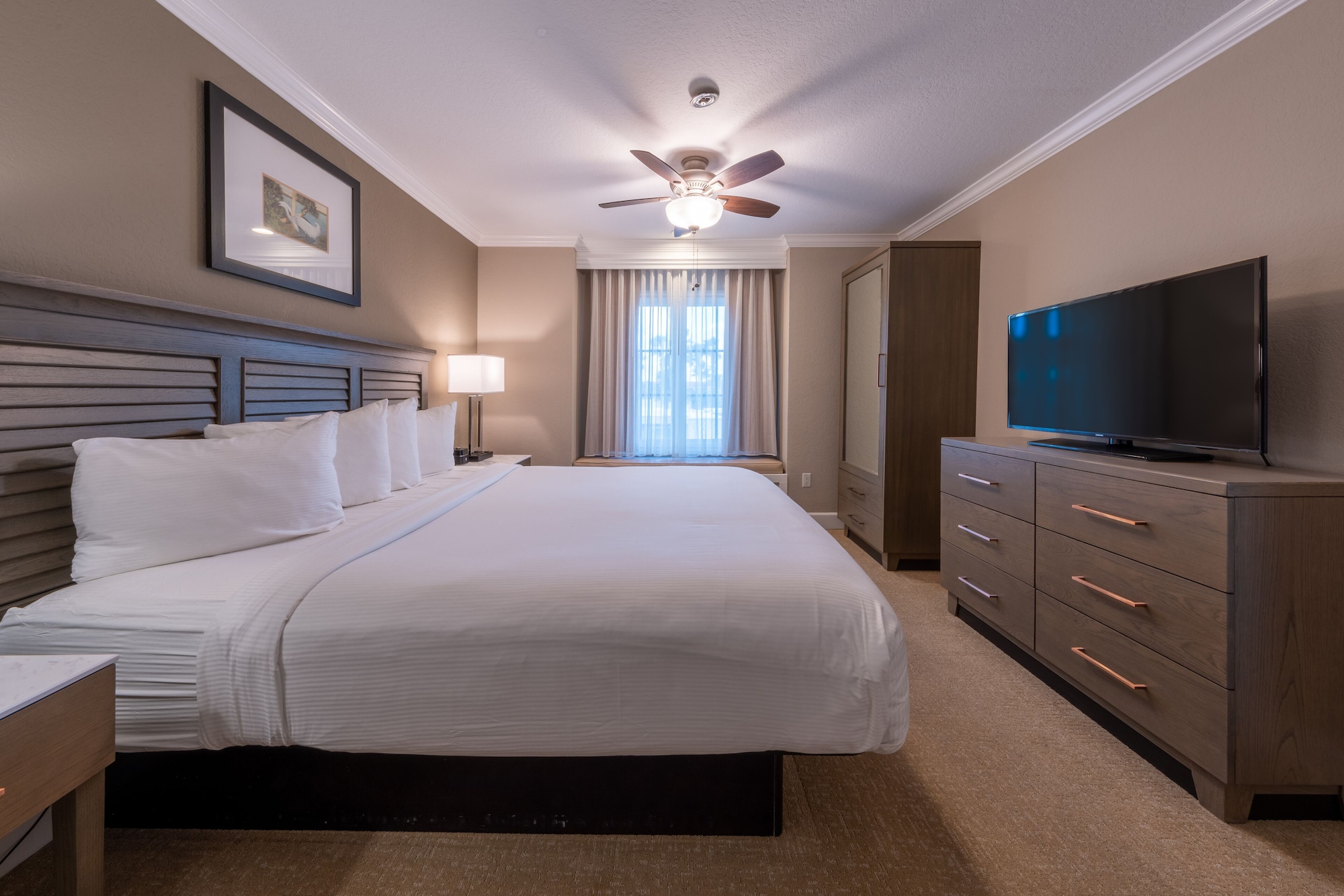 2 BEDROOMS, CONDO, KITCHENETTE
